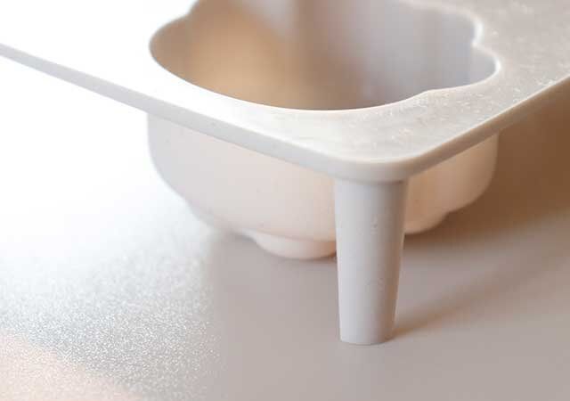 ダイソー シリコーンケーキ型（あしあと） 足