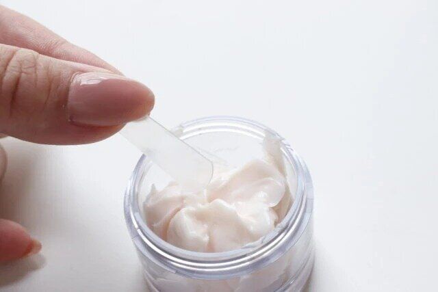 ダイソー クリームケース（ヘラ＆中フタ付、2個） 使用例