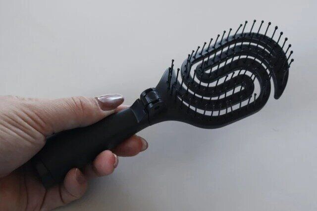 ダイソー 乾きやすいブローブラシ（折りたたみタイプ） サイズ感