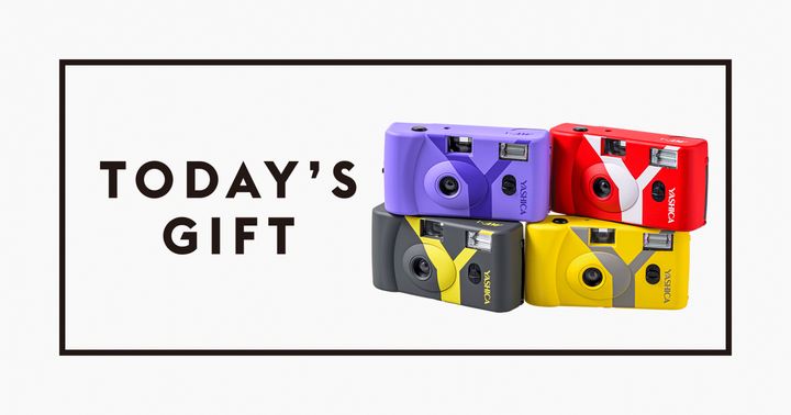 〈YASHICA〉のフィルムカメラ