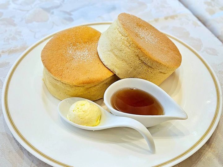 「コロンバンのスフレパンケーキ メープルシロップ添え」1650円