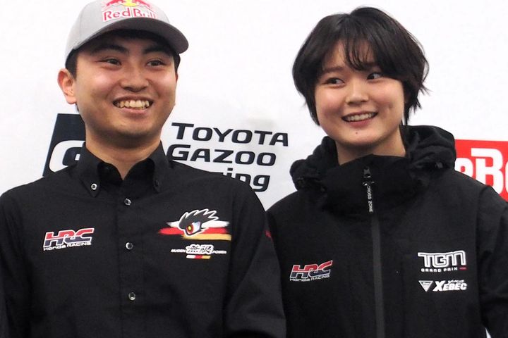 岩佐歩夢とJuju（C）前田利幸