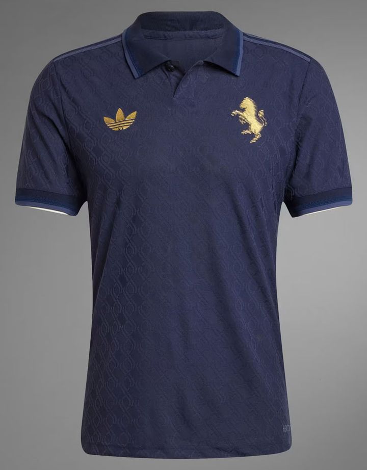 懐かしの馬エンブレムが登場！ユヴェントス、新サードユニフォームは「無限の宇宙と輝く月」を表現