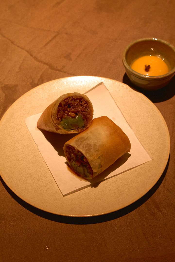 卵黄で食べる備前黒毛和牛すき焼きと生麩の春巻き