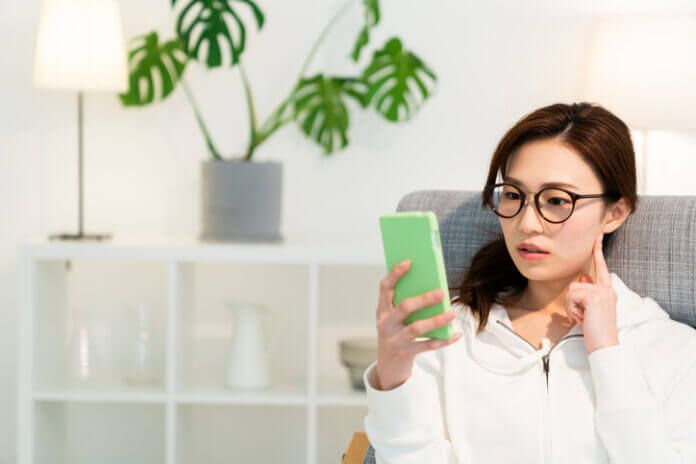 嫌われてる…？ 男女別・LINEの返信をしない理由10個