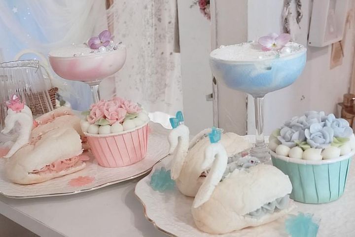 写真左から「定番カラーセット」ピンク色、水色