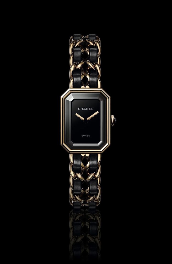 プルミエール エディション オリジナル（YGコーティング 26.1 x 20 x 7.6 mm クォーツ） ¥1,045,000 Photo_ ©CHANEL