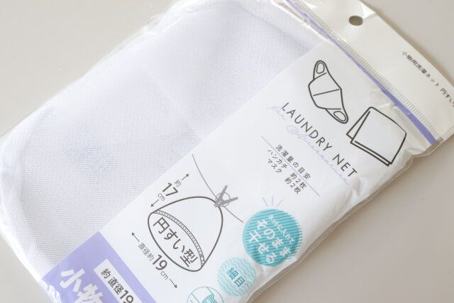 セリアの小物用洗濯ネット 円すい型のパッケージ2