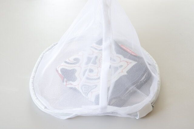 セリアの小物用洗濯ネット 円すい型を干す時の形