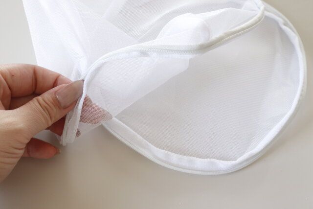セリアの小物用洗濯ネット 円すい型のファスナー