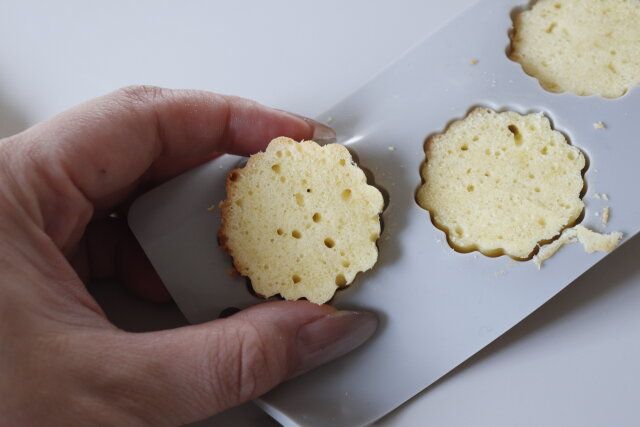 ダイソー シリコーンケーキ型（フラワー） 使用例 型はがし