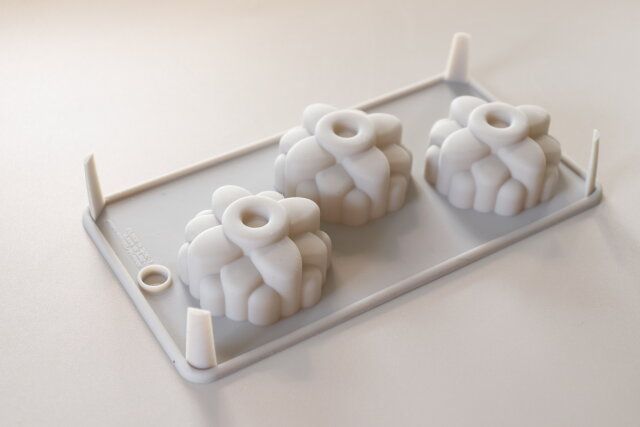 ダイソー シリコーンケーキ型（フラワー）