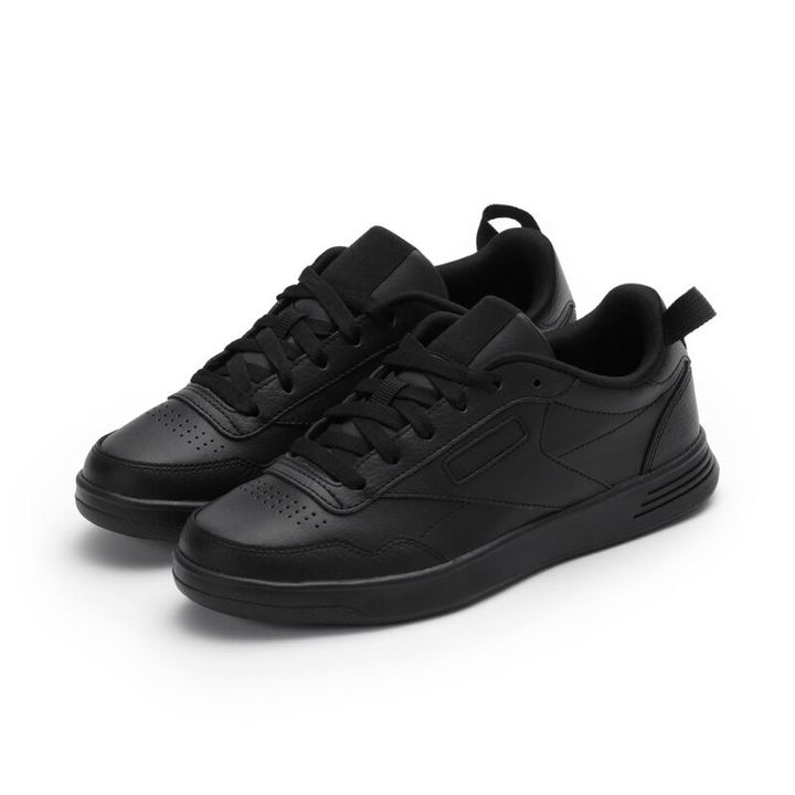 無印良品のコートスニーカー 黒 リーボックと共同開発