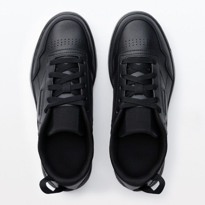 無印良品の黒スニーカー リーボックのコートスニーカー「CLUB C」がベース