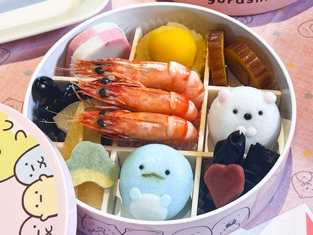 「おせち・三段重『すみっコぐらし』」の中身