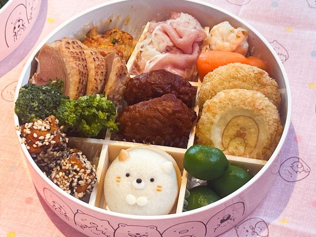 「おせち・三段重『すみっコぐらし』」の中身