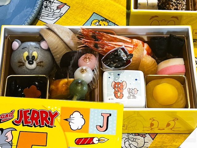 「おせち・二段重『トムとジェリー』」の中身