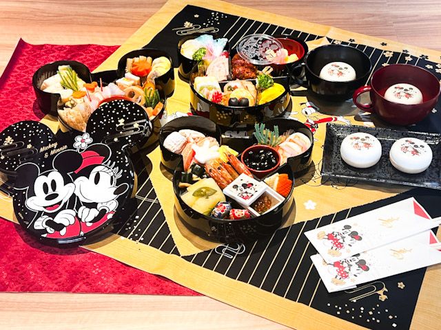 「おせち・三段重『ミッキー＆ミニー』」
