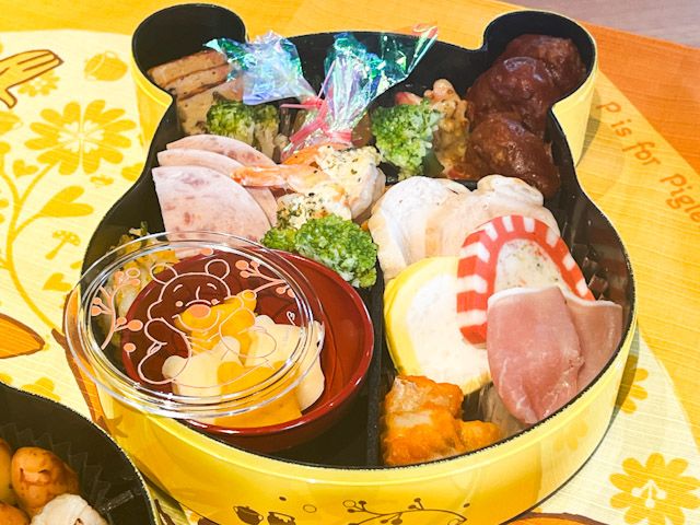 「おせち・三段重『くまのプーさん』」の中身