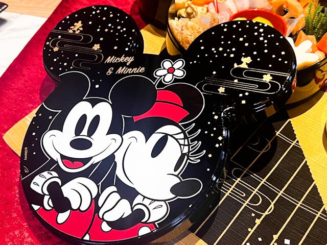 ミッキーの顔型の重箱