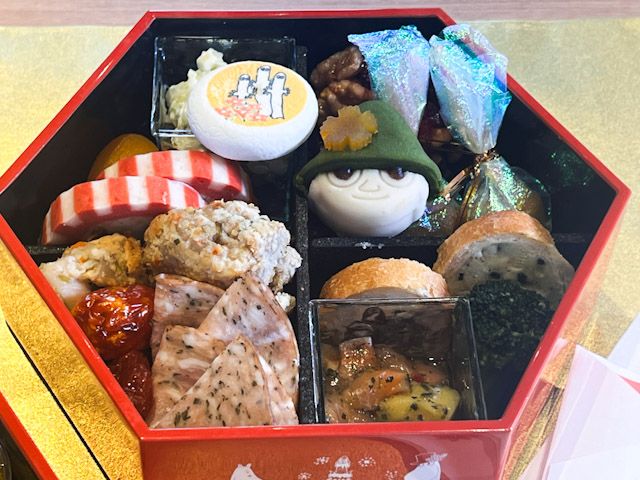 「おせち・二段重『ムーミン』」の中身