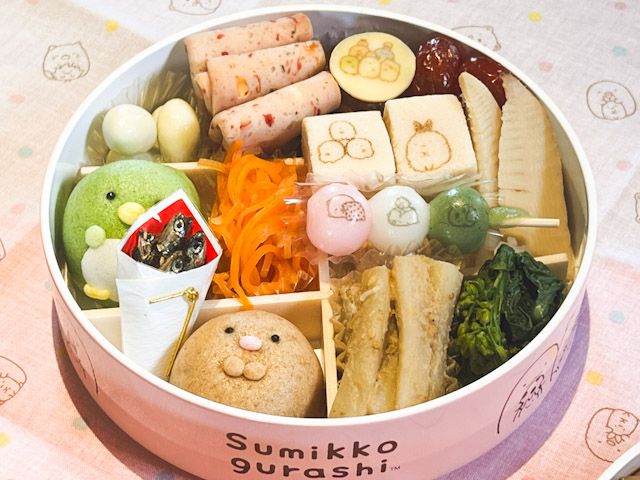 「おせち・三段重『すみっコぐらし』」の中身