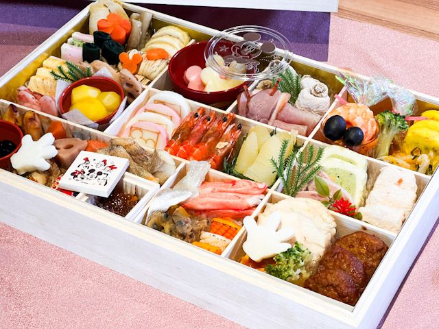 「おせち・特段重『ミッキー＆フレンズ』」の中身