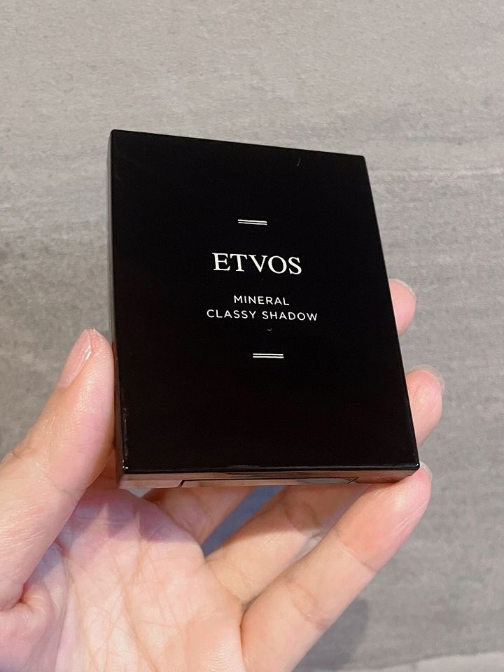 ETVOS ミネラルクラッシィシャドー 