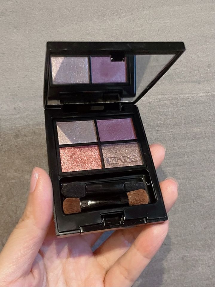 ETVOSの2024秋冬カラー 「ミネラルクラッシィシャドー」のメロウガーネット