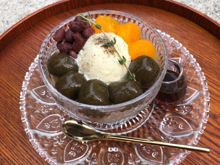 「佐渡番茶白玉あんみつ」847円