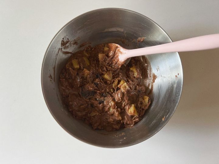 【簡単米粉レシピ】パインとオレオのココナッツチョコの米粉ケーキ【渡辺友美子のコーヒーに合うお菓子のレシピ vol.56 〜レシピで旅するヨーロッパ〜】