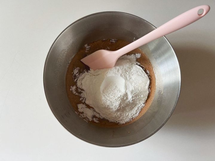 【簡単米粉レシピ】パインとオレオのココナッツチョコの米粉ケーキ【渡辺友美子のコーヒーに合うお菓子のレシピ vol.56 〜レシピで旅するヨーロッパ〜】