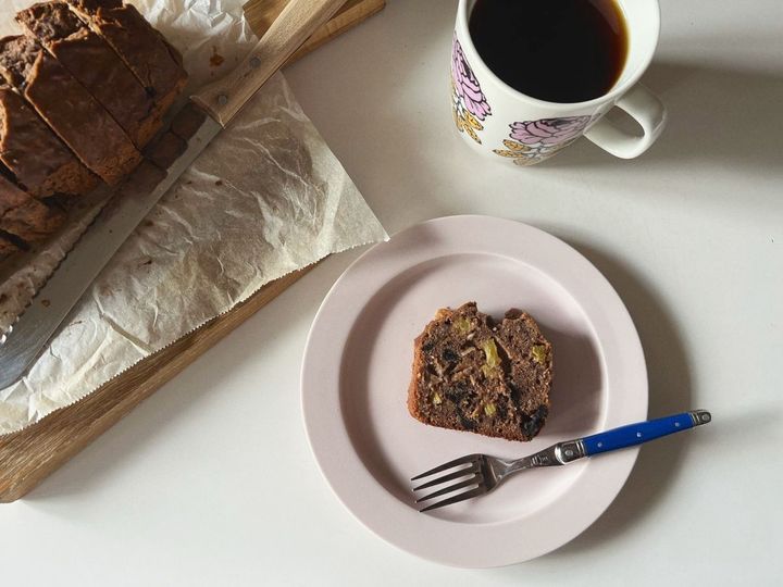 【簡単米粉レシピ】パインとオレオのココナッツチョコの米粉ケーキ【渡辺友美子のコーヒーに合うお菓子のレシピ vol.56 〜レシピで旅するヨーロッパ〜】