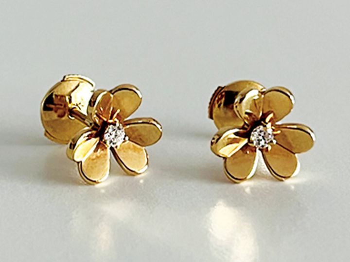 ジュエリー系インフルエンサーの私物のヴァンクリーフ＆アーペルのフリヴォルのピアス