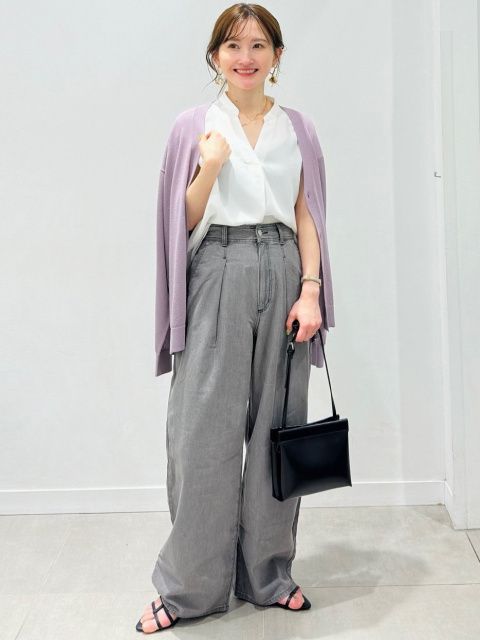 グレーパンツ