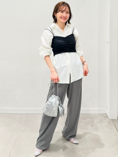 グレーパンツ