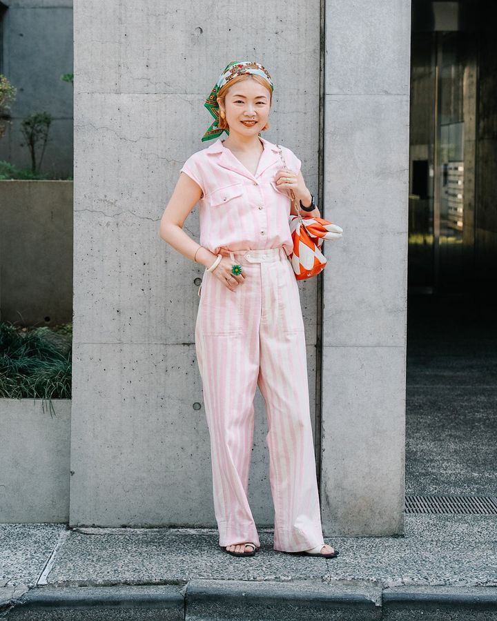 上級者の“スカーフアレンジ”ルック5選。スタイリングのポイントになる存在感に注目！【TOKYO SNAP】