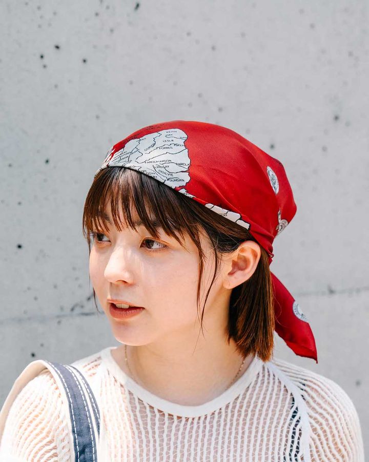 上級者の“スカーフアレンジ”ルック5選。スタイリングのポイントになる存在感に注目！【TOKYO SNAP】