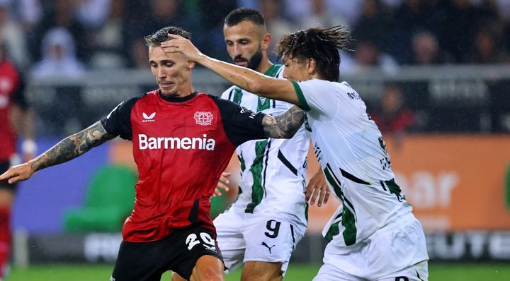 板倉滉、ブンデス開幕戦で無念のPK判定…主審は“当初の誤審”を説明する