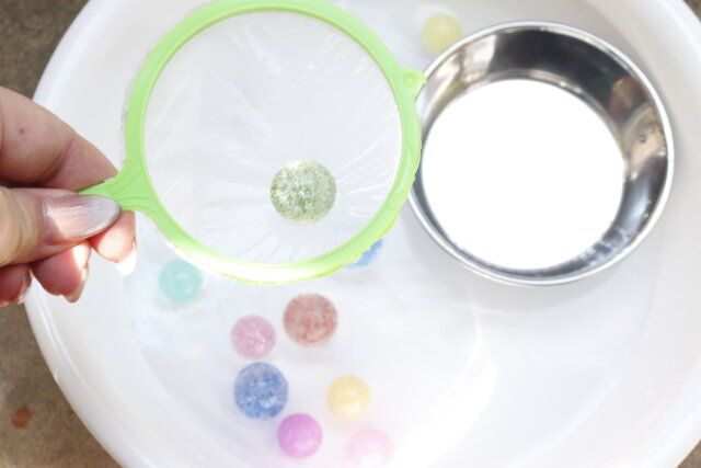 ダイソー はねるボール（キラキラ、7個） はねるボール（パステル、7個） すくって遊ぼう 枠と紙セット 使用例