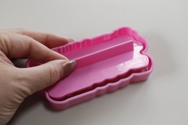 セリアのクッキー抜き型 生誕祝いプレートのスタンプ型