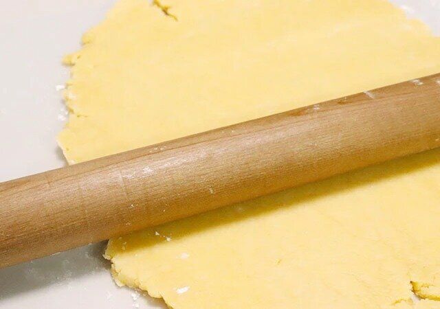 クッキー生地を伸ばす