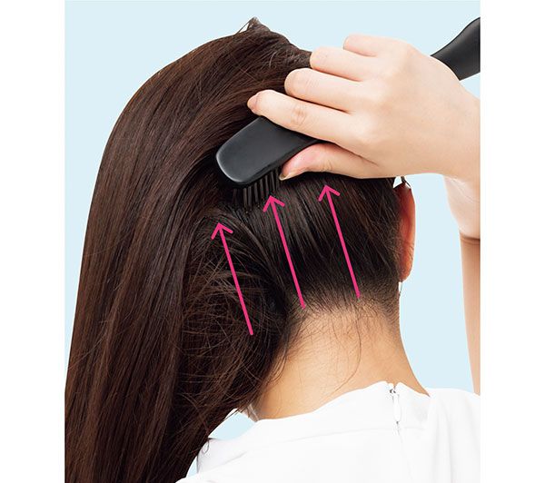 後頭部から頭頂部までまんべんなくブラッシング
