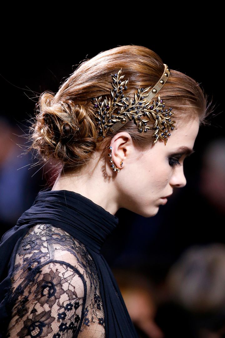 エリー サーブ 2017-18年秋冬コレクションより。