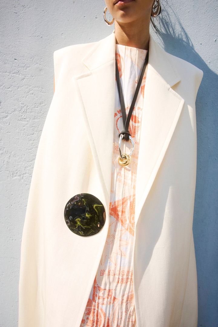 ジル サンダー 2024年リゾートコレクションより。