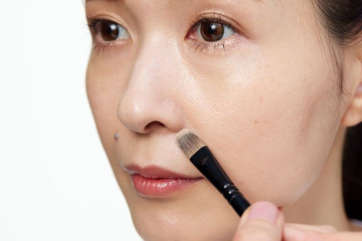 【小鼻の赤みが目立つ】メイク直しの方法と赤み対策をプロが徹底解説！