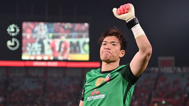 浦和レッズ、川崎戦がHTで雷雨中止…西川周作は“お詫び”にユニフォームをファンの子供へプレゼント