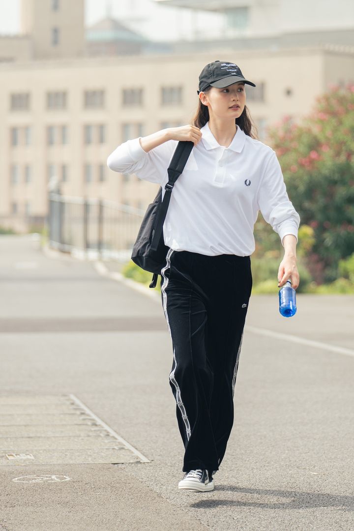 トラックパンツは難しい？モノトーンならトライしやすい【FUDGE 9月号連動企画-わたしがトラックパンツを好きなワケ-No.011】