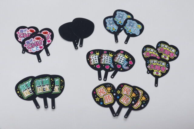 セリア クリアフレークシールオタクの心情うちわ 黒