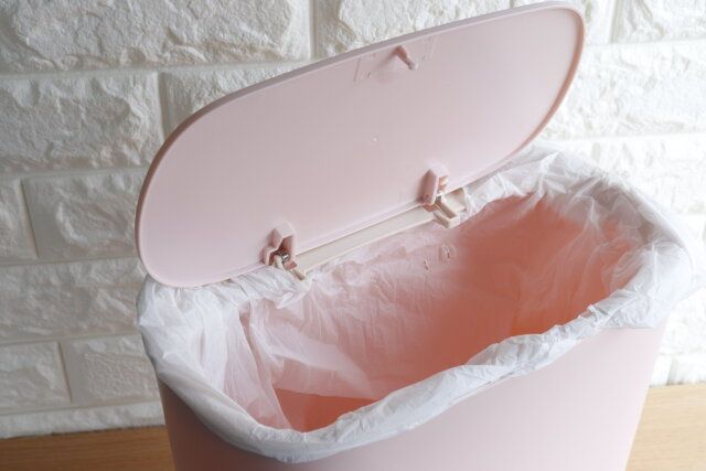 スリーピー 脚付ゴミ箱（9.5L、蓋付、LPK） 使用例